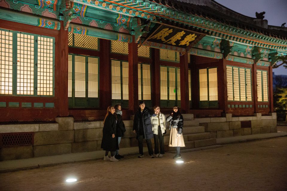 Night-time guided tour of palaces, temples and markets