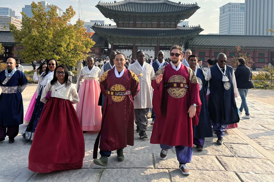 City highlights, palace tour and Hanbok option